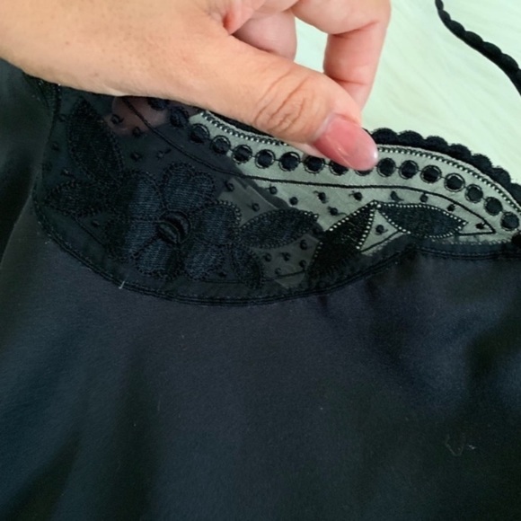Black camisole with lace trim - Picture 2 of 7